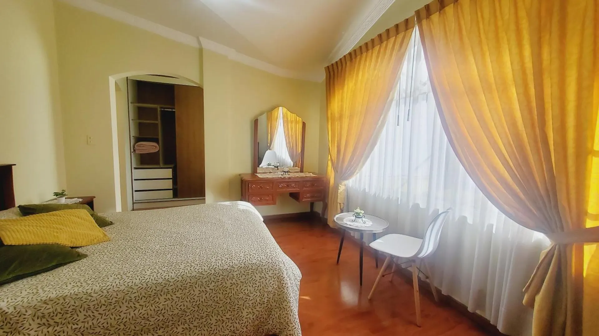 Accommodatie bij particulieren Calida Y Amplia Habitacion Valle De Los Chillos Quito
